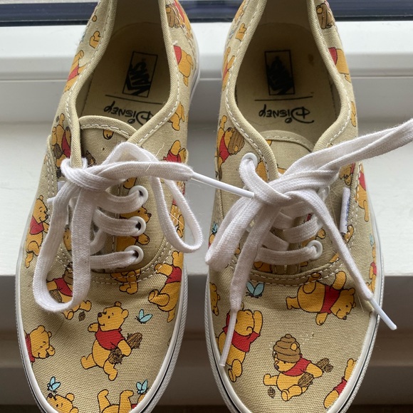 Vans x Disney - Winnie the Pooh Vans - Picture 2 of 3